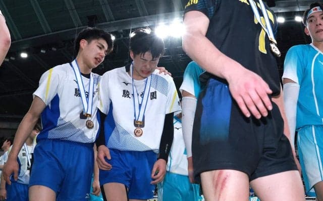 春高バレー　駿台学園、春高1464日ぶり敗戦　涙の1年生エース竹内祐一郎「この舞台で決められるエースになりたい」