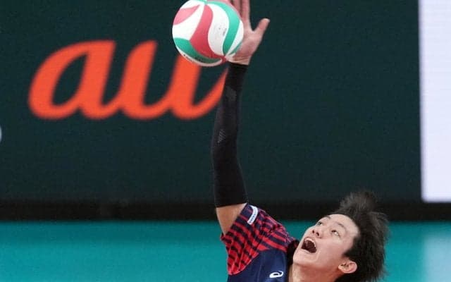 春高バレー　東山、堅守から高速攻撃で決勝進出　高橋藍先輩に続く！！エース岩田怜緯「日本一になって、日本代表で」