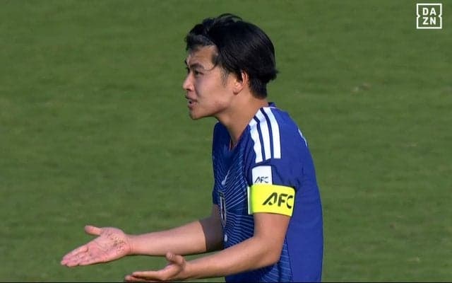 「中東の笛か？」日本代表主将に“謎のイエローカード”「そんな接触してないけど…」「何の警告よ」市原吏音への疑惑ジャッジにファン困惑【U23アジアカップ】