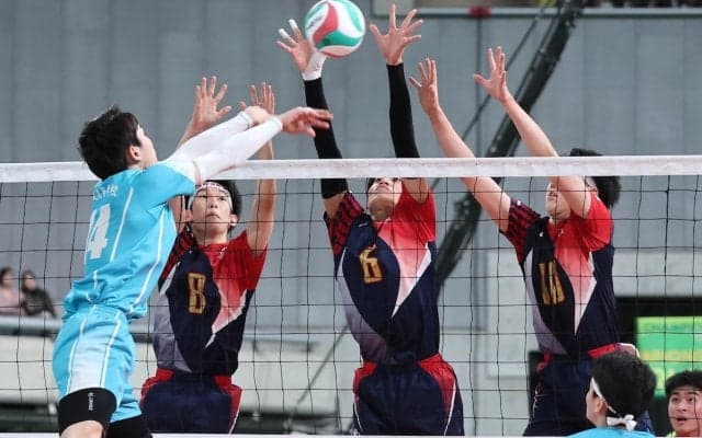 「流れつかんだ」東山優勝　関西勢対決で清風下す　高橋藍世代以来６大会ぶり　春高バレー