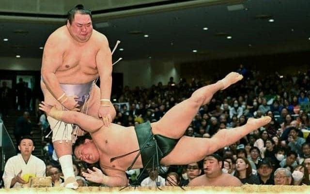 勝利の花道でアクシデント　幕内・友風「あれが日常、本来の姿」