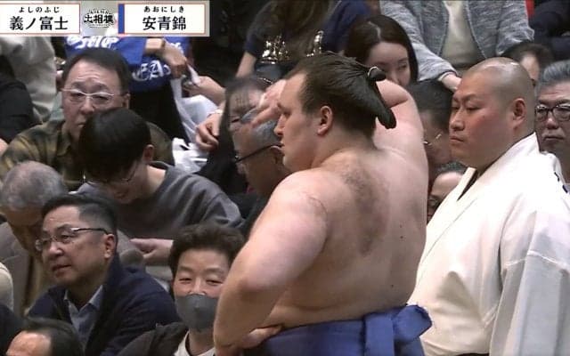 「さすがにマナー違反」「レベル低すぎ」大相撲初場所、人気力士の熱戦に“水を差す”残念な行為に批判相次ぐ