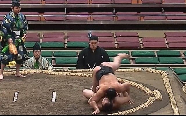 序二段力士が土俵上で“珍しい”振る舞い 年上力士への“敬意”に反響