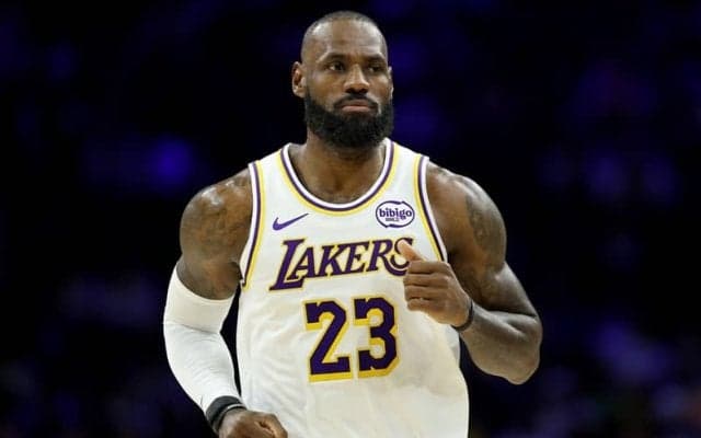 日本時間13日のキングス戦からレブロンのユニフォームへ“23年目を記念したパッチ”が導入