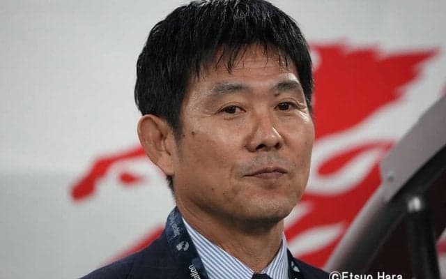 ｢ポイチさん、めっちゃ笑顔｣森保一監督が音楽業界のフットサル大会で“ハイテンションツーショット”に応じる！ 想像以上の｢にこにこ｣に｢お宝写真じゃ！｣