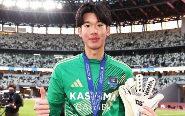 【高校サッカー】「茨城旋風」に続いた準Vの鹿島学園　タイから来た2年生GKは「国立にもう1回戻りたい」と笑顔