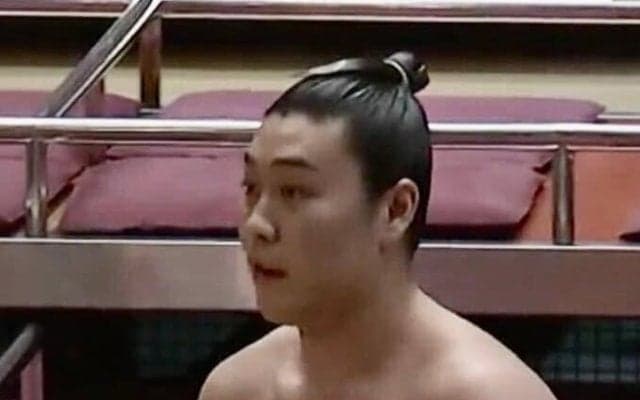 「人気急上昇中の若手俳優？」「スラっとし過ぎ」身長186センチの19歳力士、抜け感ある魅力に「サブカル女子受けしそう」ファン熱視線