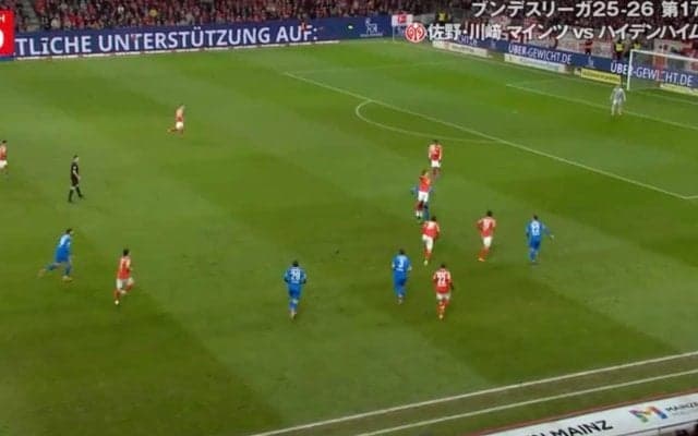 ウソでしょ…！？ 佐野海舟、目を疑う“まさかの光景”「エグいな」「鉄人かよ」191センチの相手と”バトル”でヒヤリ「どんだけ飛ぶんだよ」