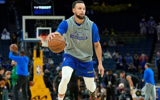 靴選びのセンスも抜群…スニーカーFAのカリーがこれまでに履いた“意外”なモデル5選