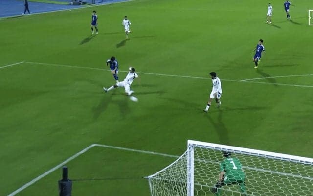 ファン騒然！日本代表10番が「別格だわ」「役者すぎました」佐藤龍之介がボール奪取→地を這うゴラッソの一部始終【U23アジアカップ】