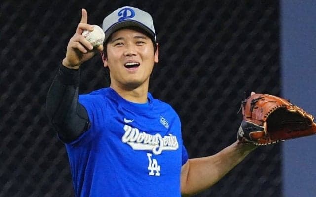 マフラー外した大谷翔平が「あっち～」　役目終え一息…舞台裏で発見された“神対応”