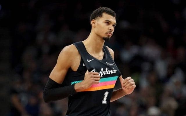 ビクター・ウェンバンヤマがNBA史上2番目の若さでシーズン通算500ブロックに到達