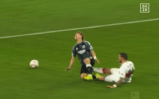 「削られた…」堂安律、“危険タックル”被害で絶叫！「痛そうすぎる」「まじ怪我だけはせんでくれ」ファン悲鳴のワンシーン