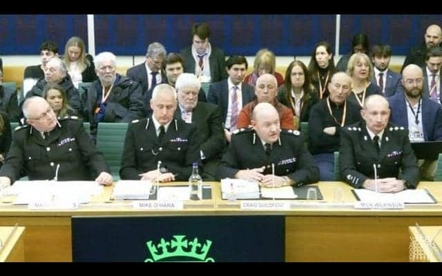 英警察、AI使い「架空の試合」記載で謝罪　サッカーの観客入場禁止