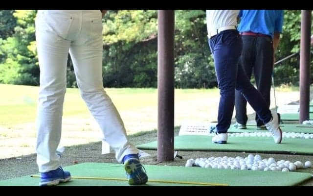 ゴルフスクールに通う？それとも打ちっぱなしで自主練？自分にあったゴルフの練習方法を考えよう