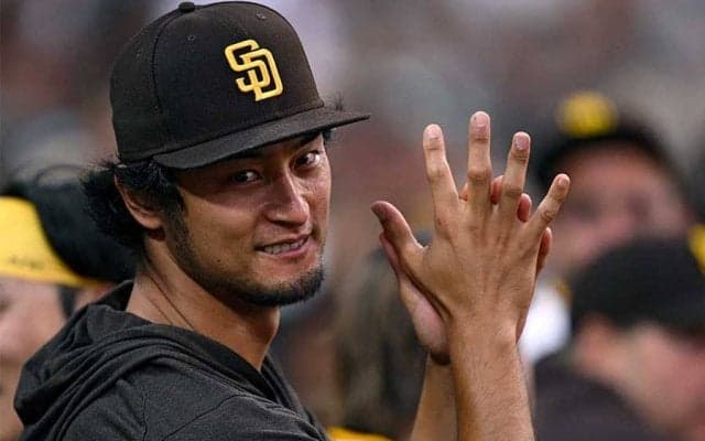 革ジャン姿の“大物”にダルビッシュが痛烈なツッコミ　まさかの番号に「そこは11ですよ」