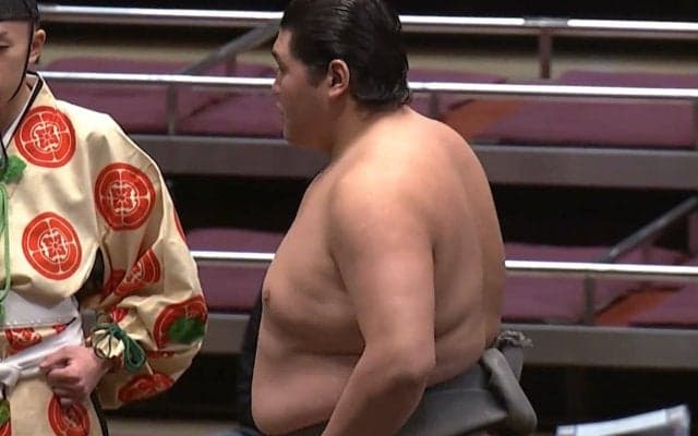 「まわしの位置が上すぎる」“超”長身力士、ただならぬ存在感に驚き「脚長すぎでしょ」