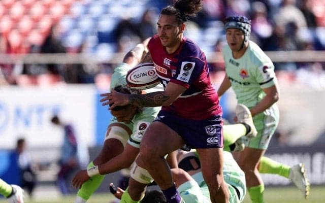 電車でスタジアムに向かう元オールブラックスは、“常に100％の体現者”