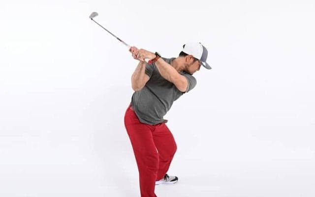 ラウンドになるとショットが不調になる人は、バックスイングを「ゆっくり」上げた方が良い