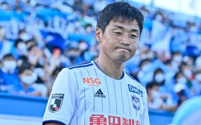 ｢ゴールおじさんマン笑｣40歳でJ3琉球に加入した元日本代表DFが子どもたちを前に“変身”新キャラクター誕生!?｢何処へ行ってもすぐ人気者｣｢この移籍は大正解だよ｣