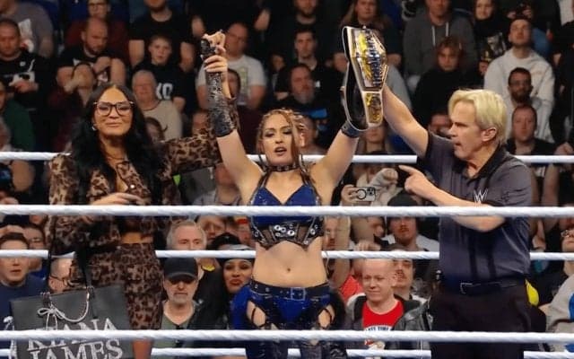 人気日本人女子レスラー、“介入だらけ”のタイトル防衛劇にファン困惑 背後から尻をペチン…“本格ヒール王者誕生”の声も