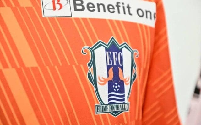 ｢鼻血が出るほど欲しい｣J3愛媛が人気サッカー漫画とのコラボ“描き下ろし付き”ポスター発表！｢めっちゃかっけえ！｣｢お部屋に飾りたい｣｢素敵なポスターすぎる｣