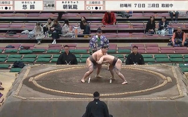 「何今の！？」25歳力士が発生確率0.01％“激レア”技を炸裂　立ち合いからたった2秒の衝撃決着「初めて見た…」館内は騒然