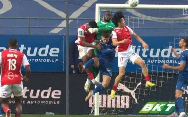 レベチ！中村敬斗、圧巻の垂直ジャンプヘッド弾炸裂「2部にいてはいけない」「根性みせてるな」今季8点目にファン歓喜