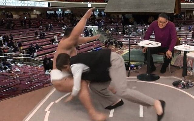 女子陸上の元日本記録保持者が相撲芸人に“鬼”タックル 「うおっ」苦悶の表情も「ご褒美タックル」「嬉しそうw」ファンからはツッコミ