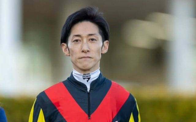 【フェアリーS】津村「（距離は）正直ギリギリ」ブラックチャリスは重賞初制覇