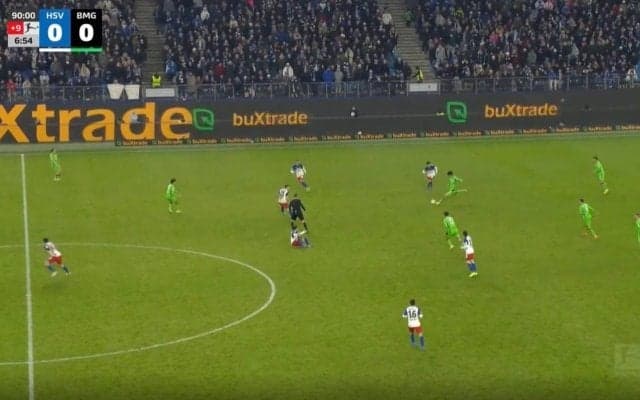 「ヤバくない…！？」高井幸大、美しすぎる“超ロングフィード”炸裂→走り出した町野修斗に”ピンポイントパス”「セクシーすぎる」