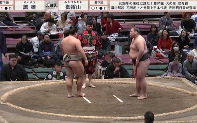 力士が取組終わりに“熱烈ハグ”「こんな結末を迎えるなんて…」「めっちゃハグしたw」驚きの光景に相撲ファンも目を丸く