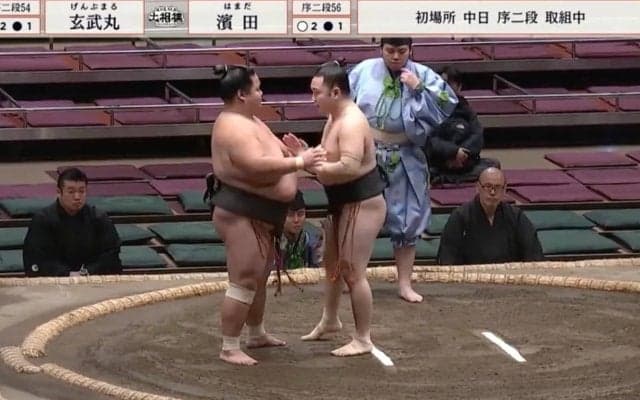 「ごめんごめん」「ええで」立ち合い不成立で力士がお詫び 人柄あふれる優しい振る舞いに反響