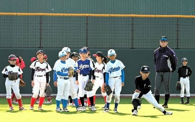 先生は日本一のヤマハ選手たち　静岡・磐田で野球教室