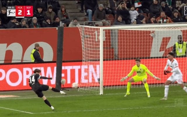 「衝撃の一撃！」日本代表MFが“超絶ボレー弾”「鈴木唯人はW杯に呼ぼう」「鳥肌たったわ」投入4分後の大仕事にファン大興奮