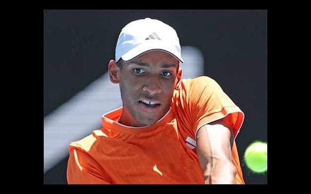  世界8位 痙攣で全豪OP途中棄権 