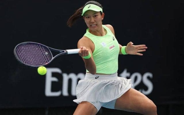 内島萌夏が初戦快勝、2年連続の2回戦進出。隙のない試合運びで世界63位を圧倒[全豪オープン]