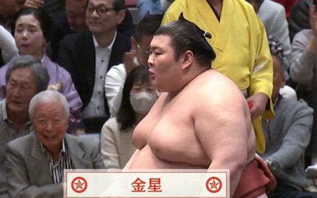 熱海富士、大量懸賞を“チラ見”して思わずニッコリ 初の金星に感情“ダダ漏れ”な瞬間「あたみん嬉しそうw」