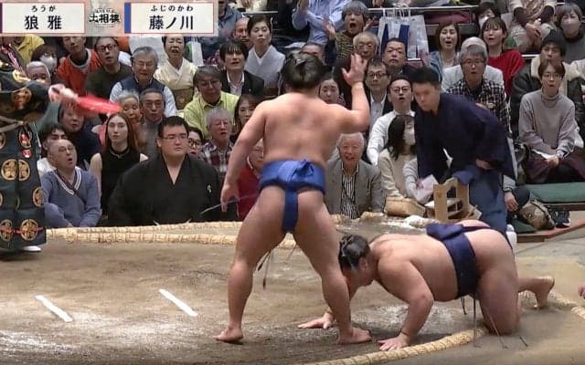 小兵力士が「居ると見せかけて居ない」 一瞬の妙技“はたき込み”に館内どよめき「思わずウマイって叫んじまった」