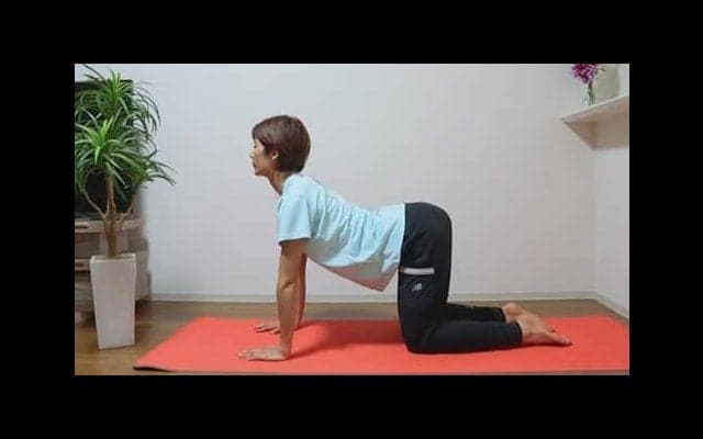 【１日４分！】快眠に繋がるファーストステップ！背中のストレッチ法