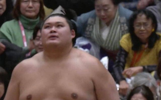 連日の金星＆大量懸賞で“ホクホク”熱海富士、3連敗で“沈痛”の横綱・大の里が浮かべた表情が対照的 「見てるのが辛い…」ファン様々な声