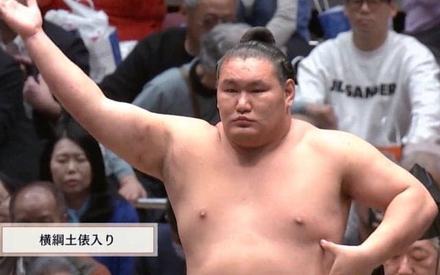 「横綱に失礼だ」豊昇龍に繰り返し“異様”な振る舞い 神聖な儀式に水を差す行為に「叫んでるのなに？」怒りの声