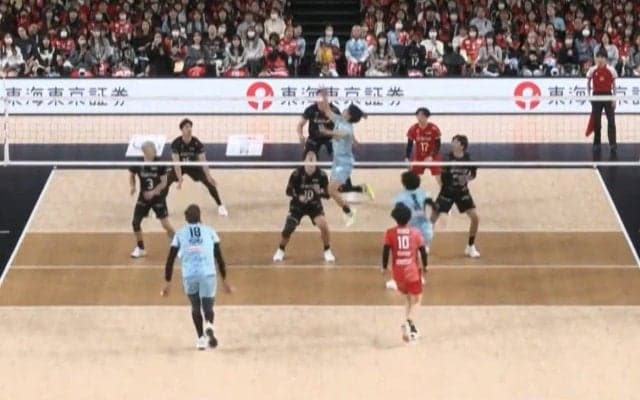 男子バレー、“片手”でバックトスの離れ業に驚きと反響広がる「現地で見たけど…」「アニメのようだ」