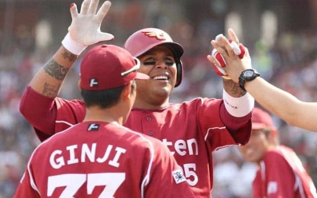 日本の朝に届いた“吉報”…「やったねA.J」楽天初の日本一に貢献した男が米野球殿堂入り「本当におめでとう」