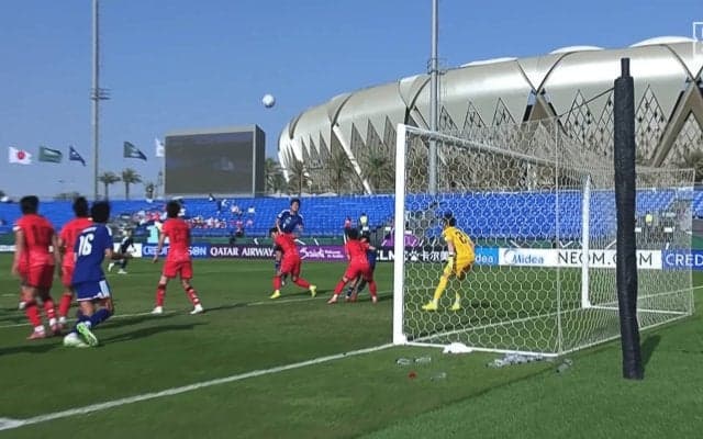 豪快！日本代表DF、韓国MFを吹っ飛ばす“異次元ヘッド”炸裂「よく競り勝った」「ヤバすぎる」永野修都の決勝点演出にファン歓喜【U23アジアカップ】