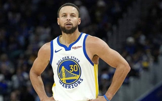 ウォリアーズ一筋17年目のステフィン・カリーが今季前半戦のユニフォーム売り上げでトップ