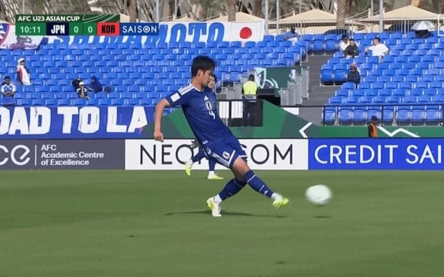 「そこ通すか！？」日本代表DF、韓国守備陣を切り裂く“30mキラーパス”に称賛続々「うますぎて笑う」決定機逸のFWには「決めてくれー」【U23アジアカップ】