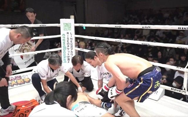 「嫌な音がした」即担架投入の衝撃KO \"合計100歳\"対決で劇的結末「一瞬で粉砕。鈍い音が…」実況驚き