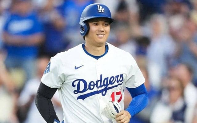 大谷翔平が「もう仕上がっている」　“大物”の隣で目を引く肉体…筋骨隆々で「デカすぎ」