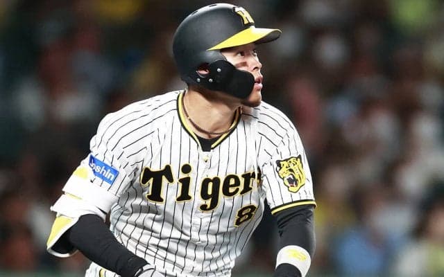 阪神・佐藤輝明は左打者不利の甲子園でなぜ40本塁打も打てたのか T−岡田が技術的視点で読み解く「覚醒の真相」